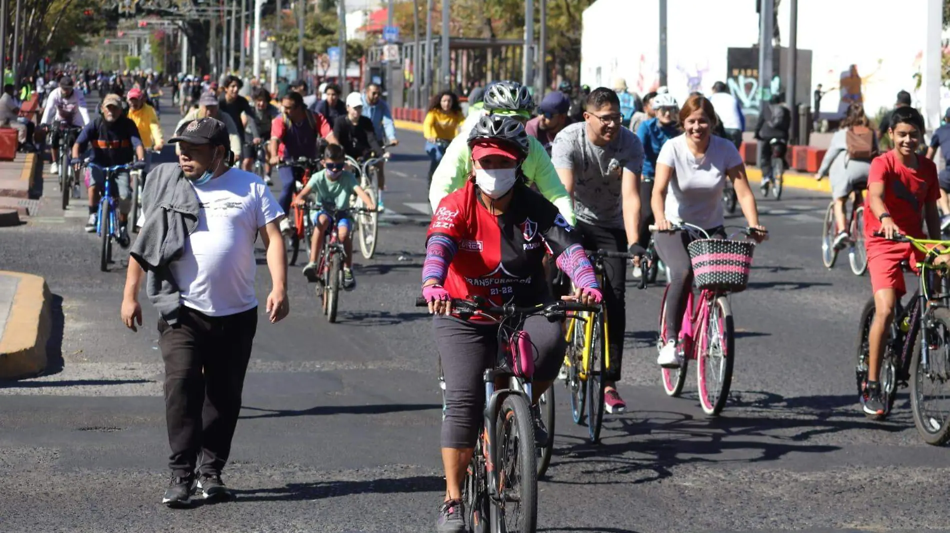 Tapatíos en la Vía Recreactiva